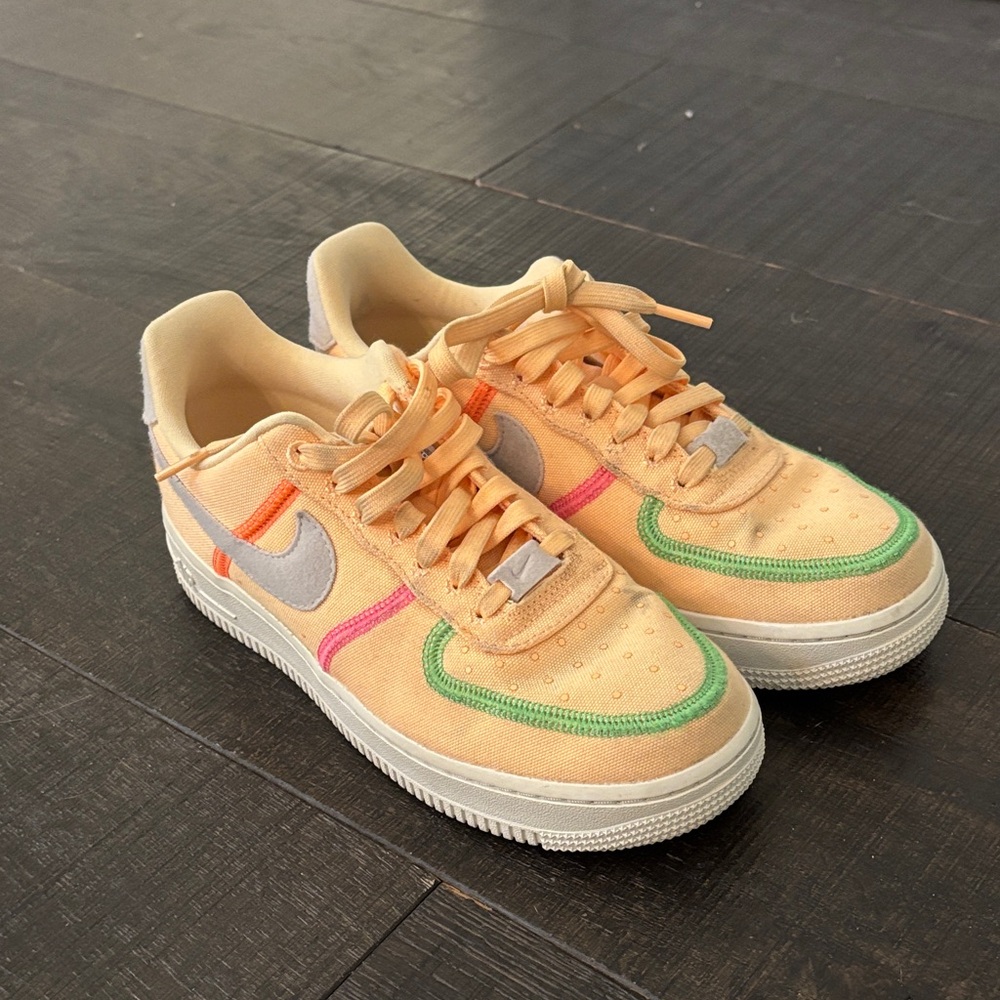 Women’s size 6 neon Nike sneakers.